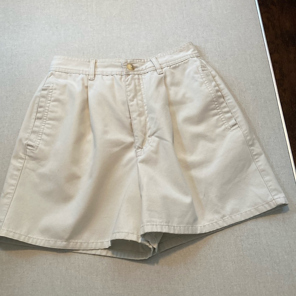 Gloria Vanderbilt Jeans,  100% cotton, Kaki Shorts, Women’s size 10.